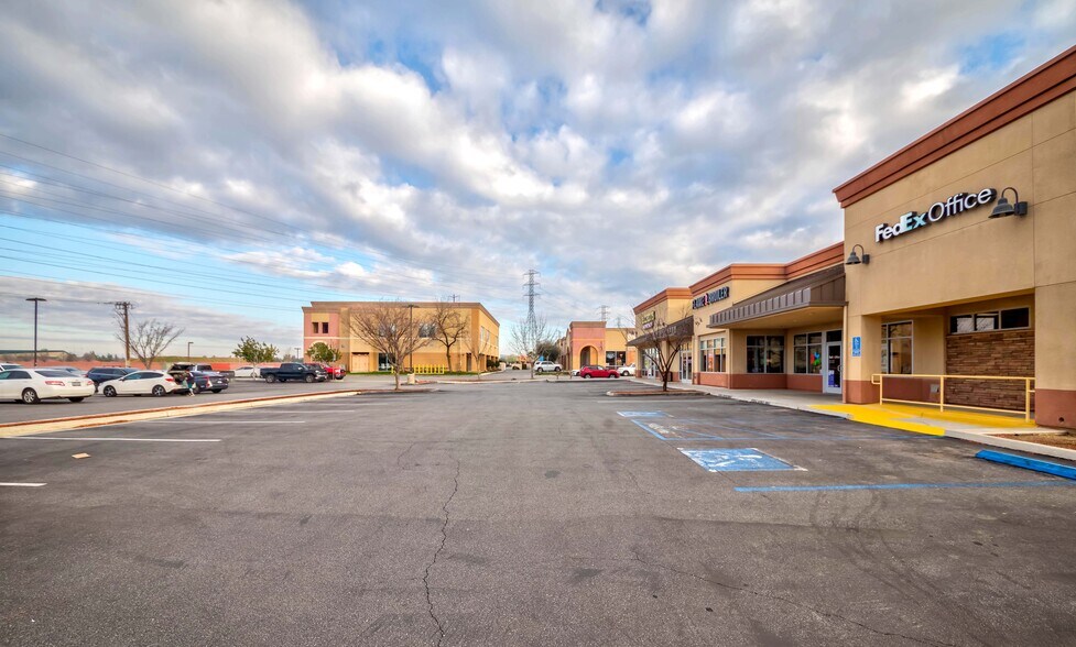 More Photos Of 3505 Coffee Rd, Bakersfield Freestanding For Sale