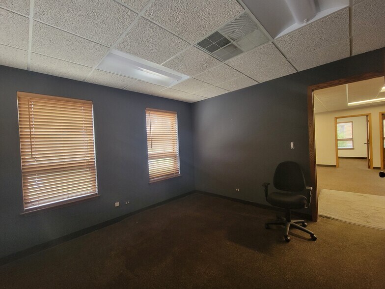 More Photos Of 290 Telser Rd, Lake Zurich Warehouse For Lease