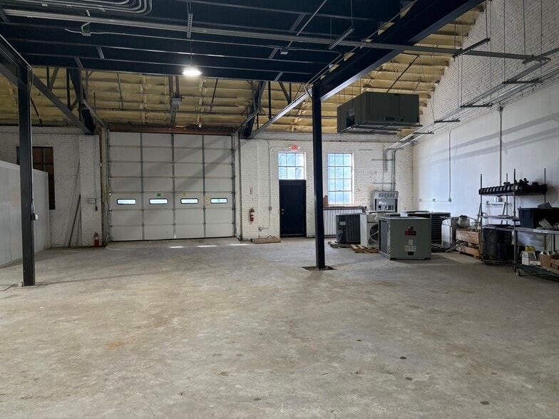 More Photos Of 1737 NW 5th St, Oklahoma City Warehouse For Lease