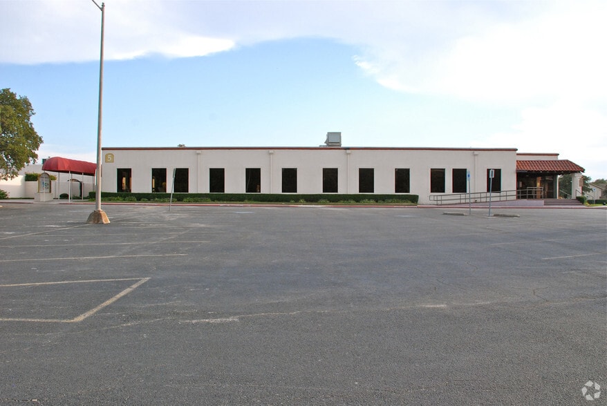 More Photos Of 3501 N Macarthur Blvd, Irving Medical For Sale