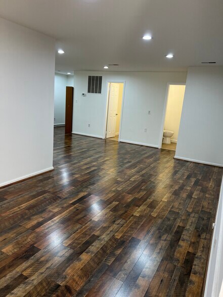 More Photos Of 10520 Warwick Ave, Fairfax Medical For Lease