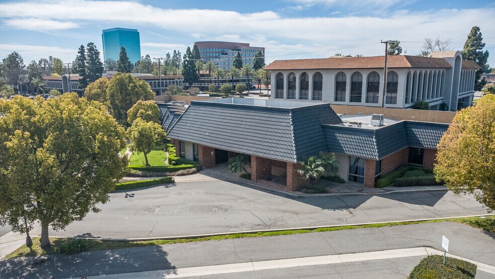 More Photos Of 550 N Golden Circle Dr, Santa Ana Office For Lease