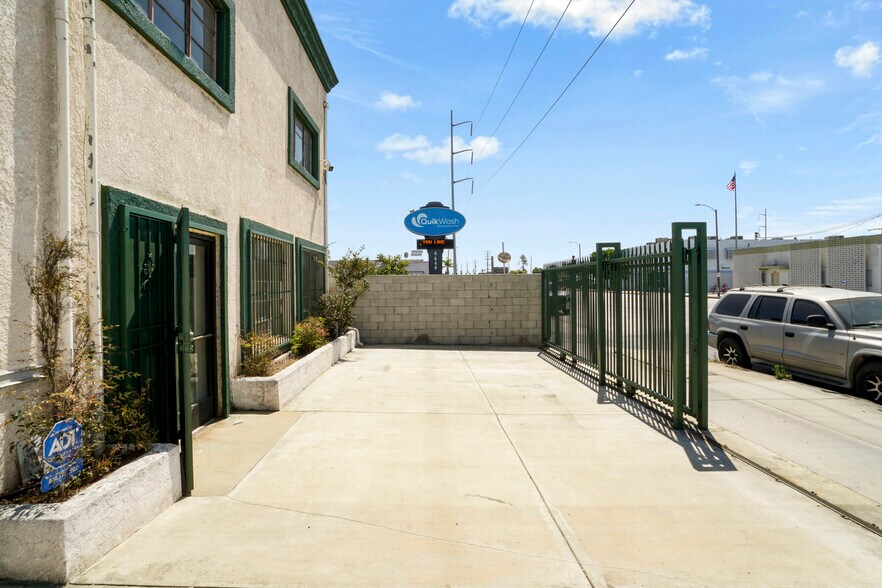 More Photos Of 4667 Rosecrans Ave, Hawthorne Light Manufacturing For Lease