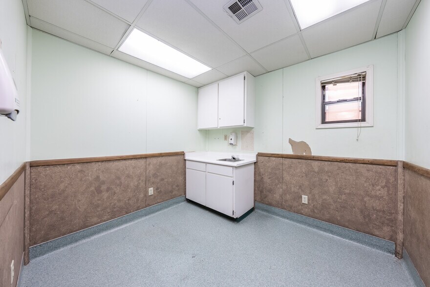 More Photos Of 927 O St, Firebaugh Healthcare For Sale