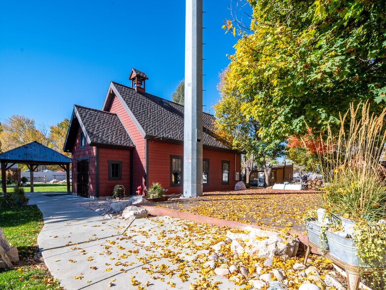 More Photos Of 237 S 7400 E, Huntsville Freestanding For Sale