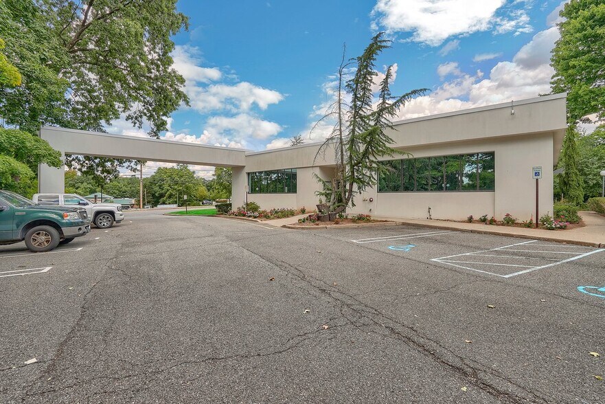 More Photos Of 79 Route 59, Airmont Medical For Lease