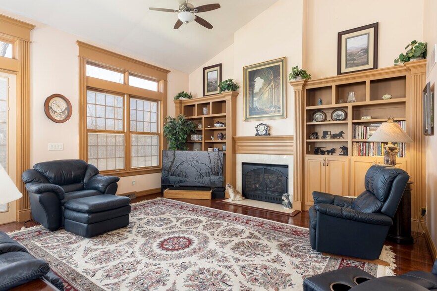 More Photos Of 860 Union Rd, West Seneca Office Residential For Sale