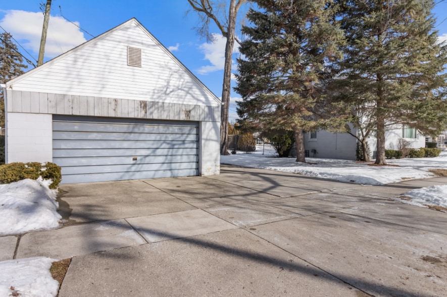 More Photos Of 3101 Rochester Rd, Royal Oak Office For Sale