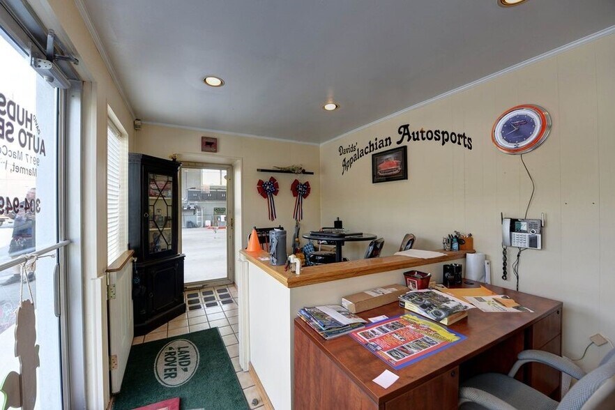 More Photos Of 9917 Maccorkle Ave, Charleston Auto Repair For Lease