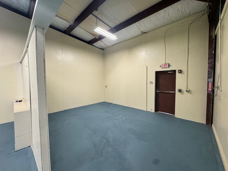 More Photos Of 2385 Corbett St, Jacksonville Warehouse For Lease