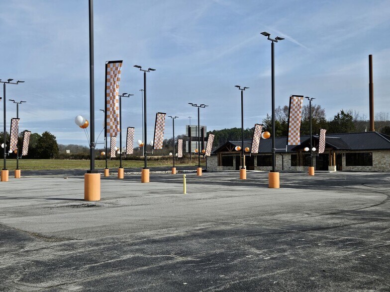 More Photos Of 1391 Murrays Chapel Rd, Sweetwater Showroom For Sale