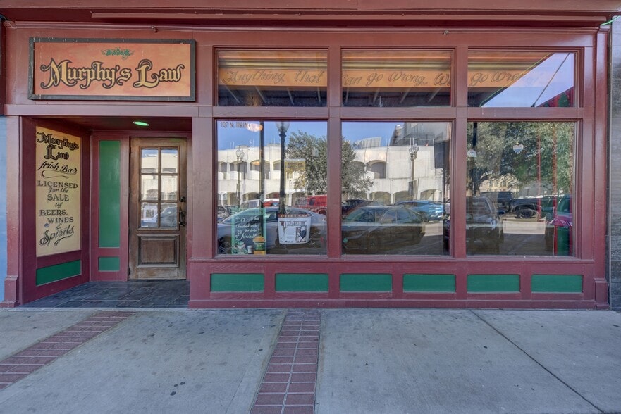 More Photos Of 107-109 N Main St, Bryan Restaurant For Sale