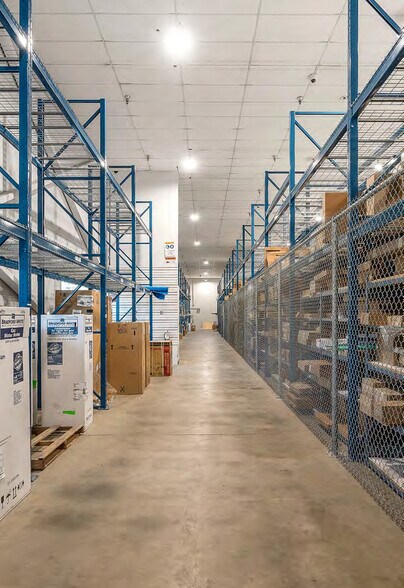 More Photos Of 7671 Alderbridge Way, Richmond Light Distribution For Lease