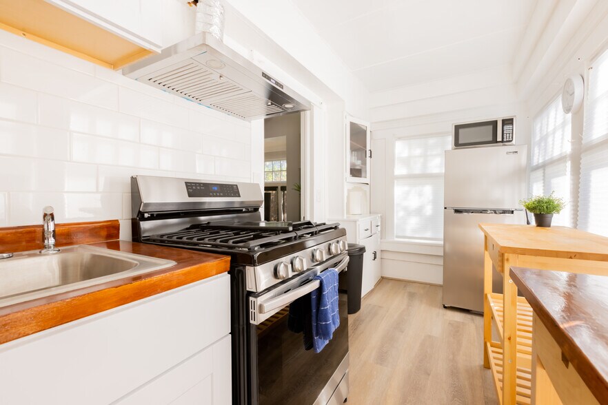 More Photos Of 400 Lagunitas Ave, Oakland Apartments For Sale