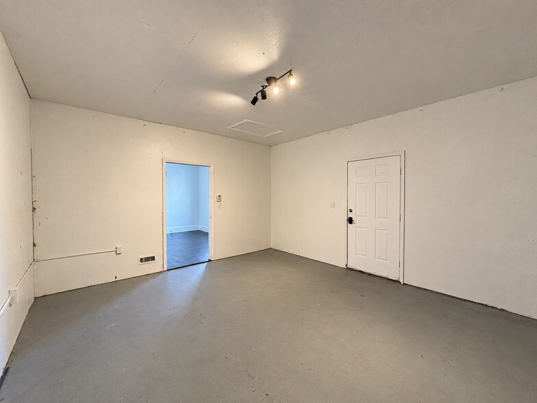 More Photos Of 205 Ricks Dr, Winston-Salem Office For Sale