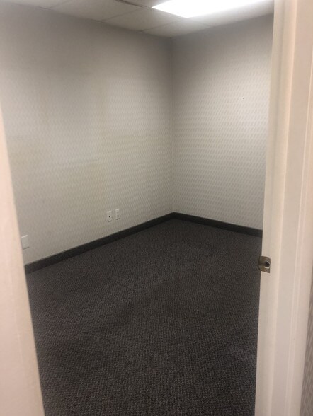 More Photos Of 31040-31046 Utica Rd, Fraser Office Residential For Lease