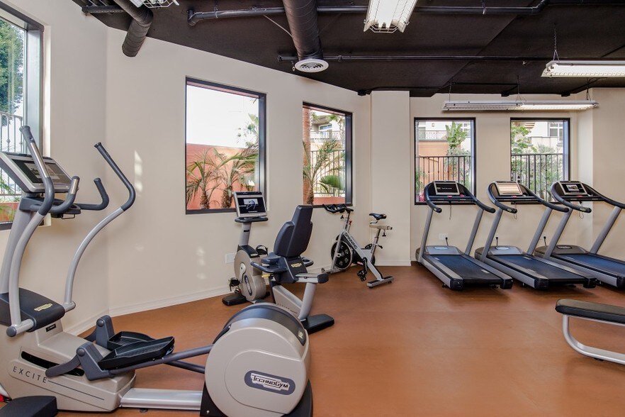 More Photos Of 8601 Lincoln Blvd, Los Angeles Apartments For Lease
