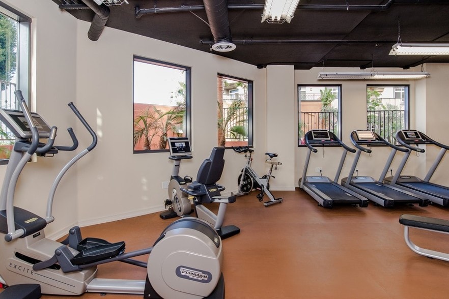 More Photos Of 8601 Lincoln Blvd, Los Angeles Apartments For Lease