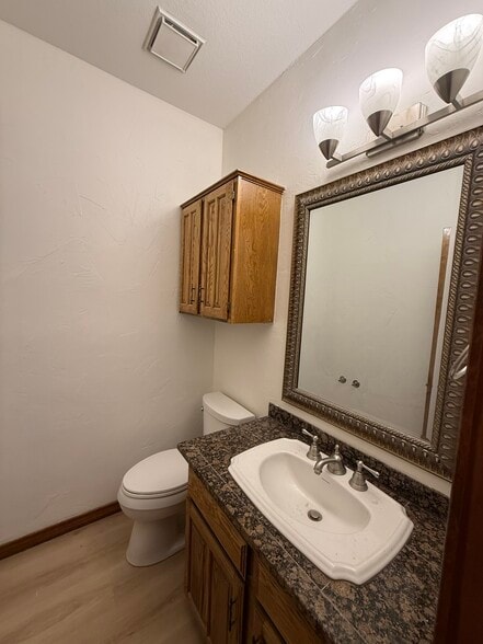 More Photos Of 304 Harwood Rd, Bedford Medical For Lease
