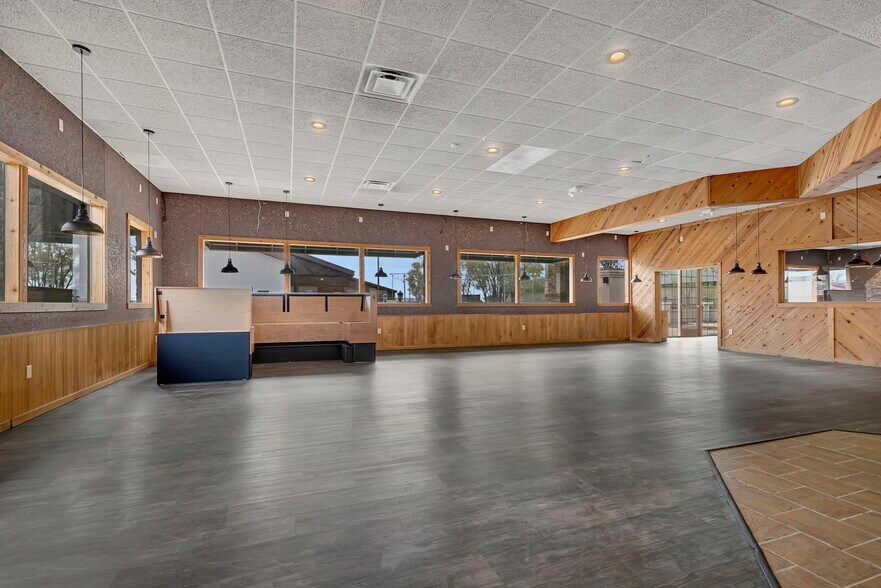 More Photos Of 14860 165th Ave, Becker Restaurant For Sale