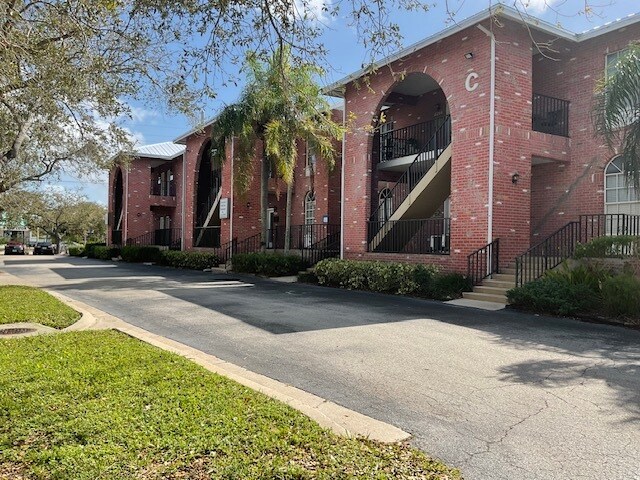 More Photos Of 501 Goodlette Rd N, Naples Unknown For Lease