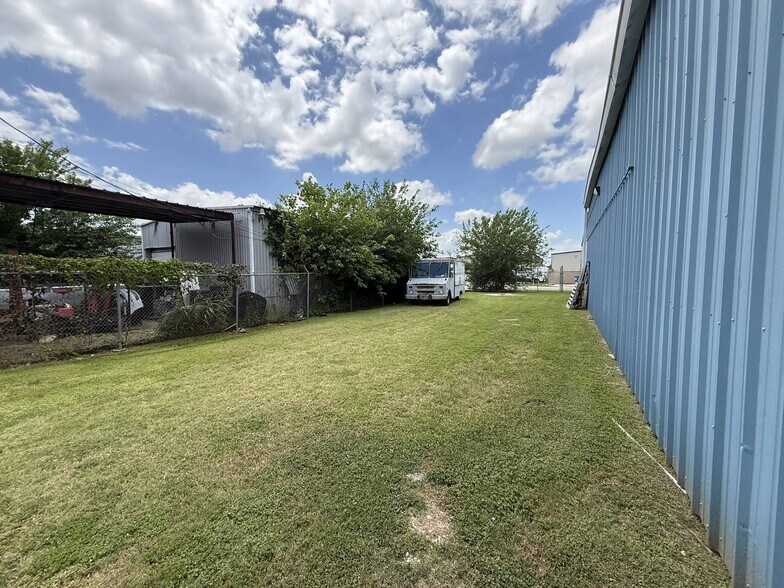More Photos Of 1502 Galveston St, South Houston Service For Lease