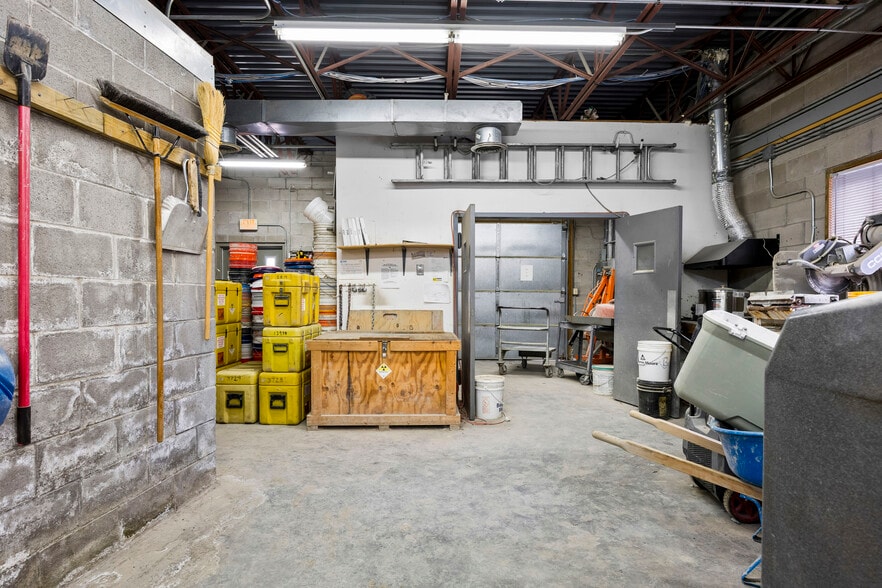 More Photos Of 433 N Pearl St, Albany Warehouse For Sale