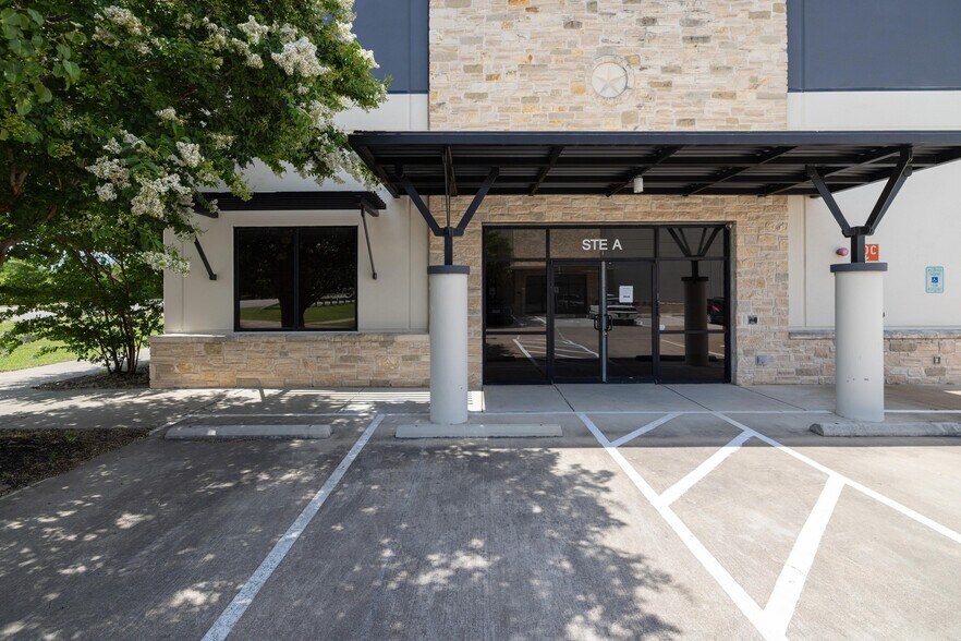 More Photos Of 190 N Bagdad Rd, Leander Unknown For Lease