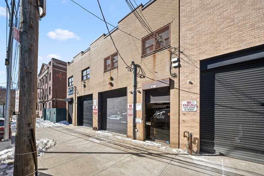 Primary Photo Of 3856 11th St, Long Island City Warehouse For Sale