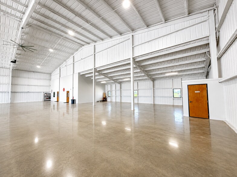 More Photos Of 2408 Airport Rd, Gainesville Airplane Hangar For Sale