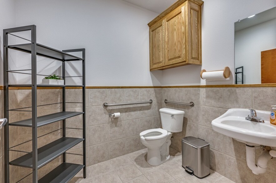 More Photos Of 2028 Bedford Rd, Bedford Office For Sale