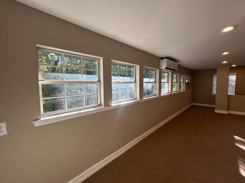 More Photos Of 1680-1684 Metropolitan Cir, Tallahassee Loft Creative Space For Lease