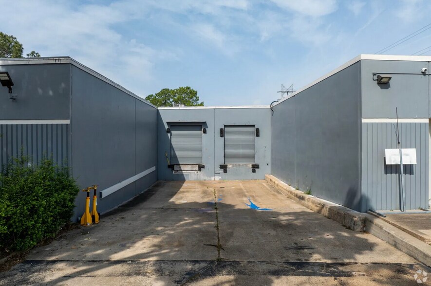 More Photos Of 10860 Rockley Rd, Houston Warehouse For Sale