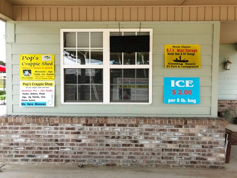 More Photos Of 998 Cedar Bluff Rd, Centre Hotel For Sale