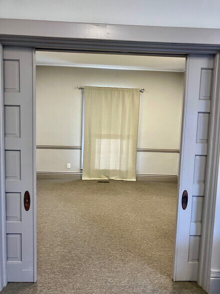 More Photos Of 12211 Old Shelbyville Rd, Louisville Loft Creative Space For Lease