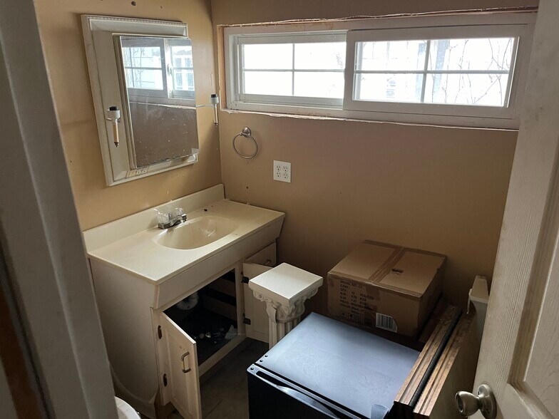 More Photos Of 603 Main St, Sutton Office For Lease