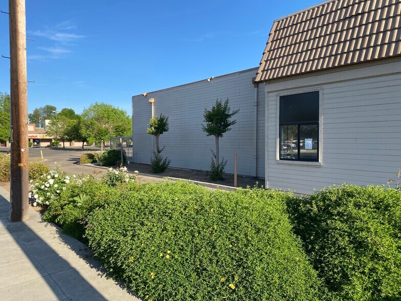 More Photos Of 4005 N Blackstone Ave, Fresno Restaurant For Sale