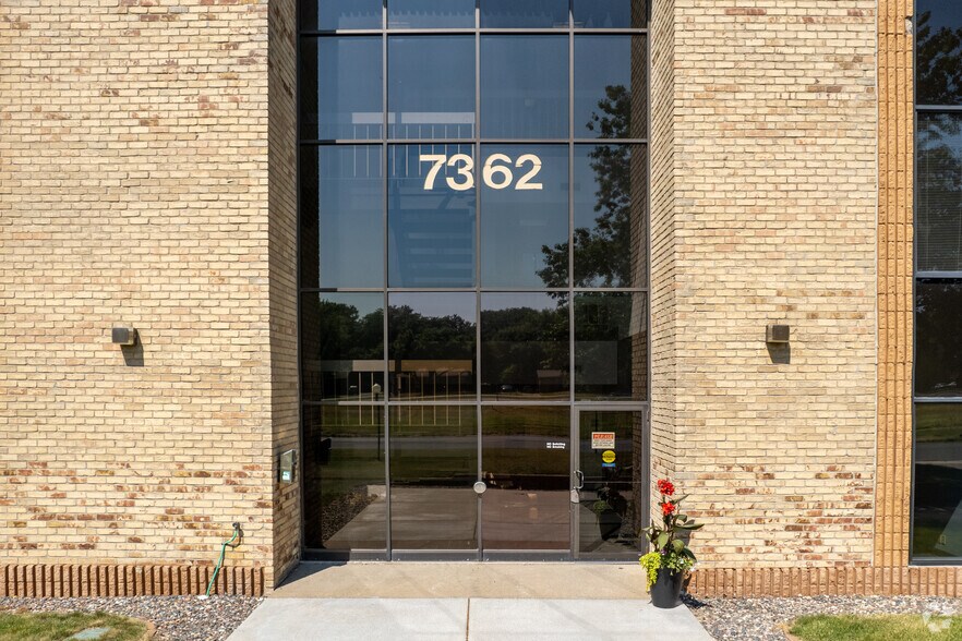 More Photos Of 7362 NE University Ave W, Minneapolis Medical For Lease