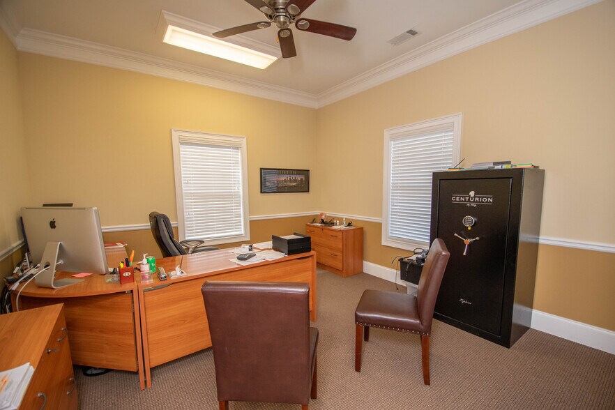 More Photos Of 1011 Woodridge Ln, Watkinsville Office For Lease