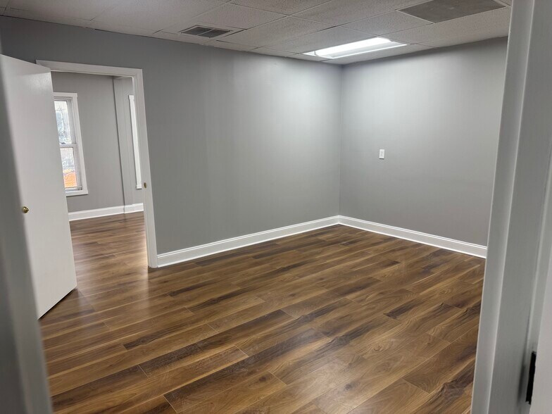 More Photos Of 100 E Pennsylvania Ave, Towson General Retail For Lease