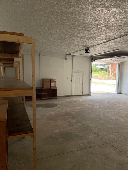 More Photos Of 520 S Prospect Ave, Hartville Flex For Lease