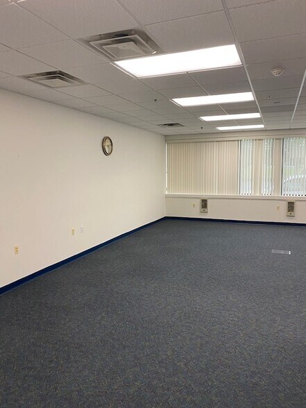 More Photos Of 40 Matthews St, Goshen Office For Lease
