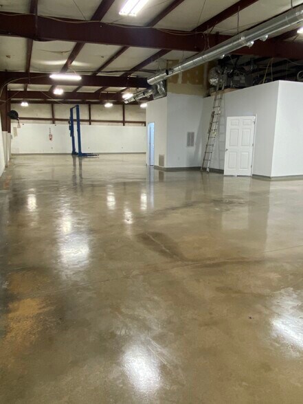 More Photos Of 2030 Boyer St, Charlotte Industrial For Sale