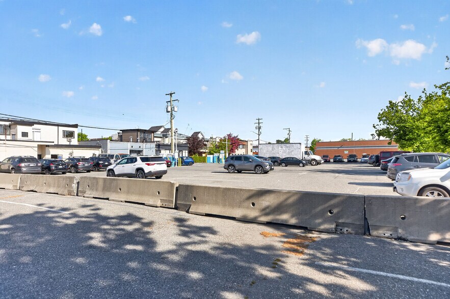 More Photos Of 5708 176 St, Surrey Storefront Retail Office For Sale