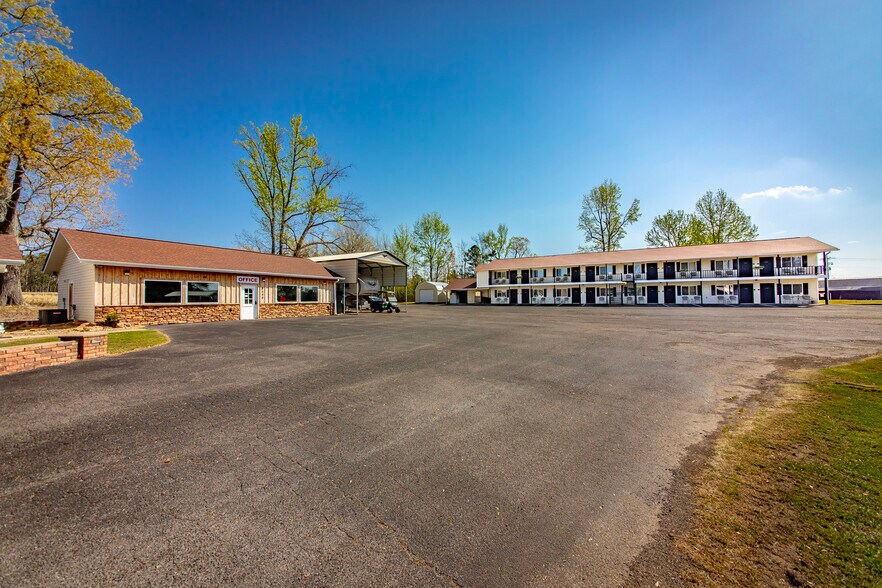 More Photos Of 8546 Edgemont Rd, Greers Ferry Hotel For Sale