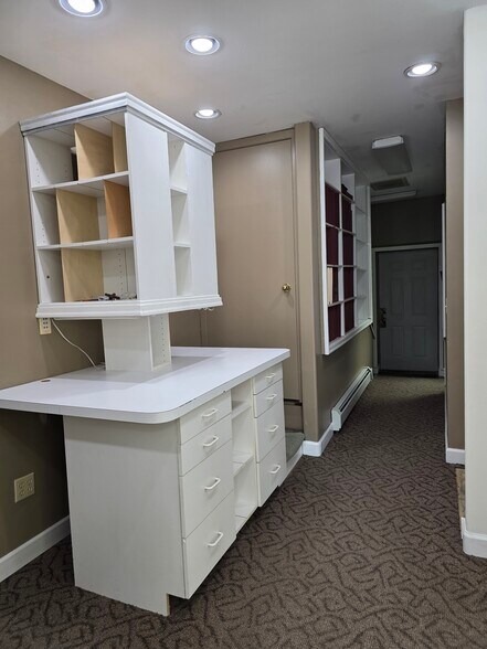 More Photos Of 205 Main St S, Minot Storefront Retail Office For Lease