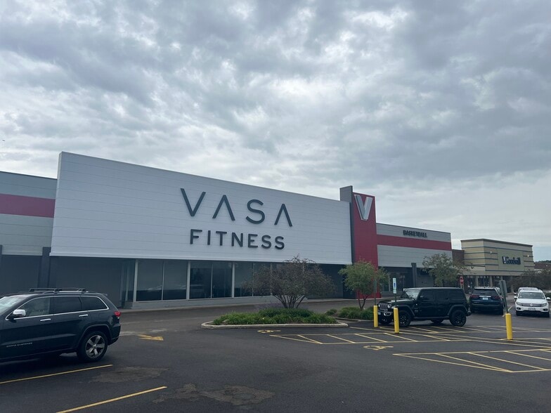 More Photos Of 4125-4193 Dundee Rd, Northbrook Storefront For Lease