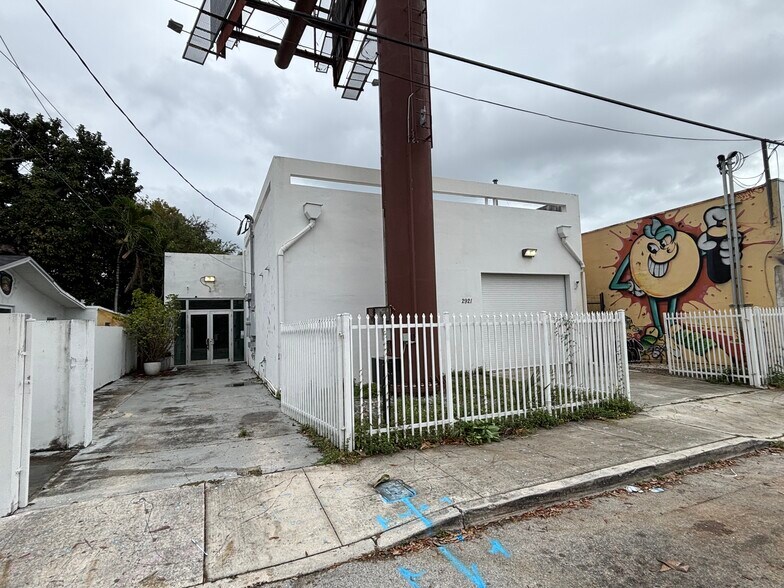 More Photos Of 2921 NW 6th Ave, Miami Warehouse For Lease