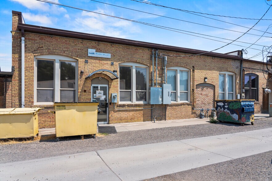 More Photos Of 308 Main St, Olathe Medical For Lease