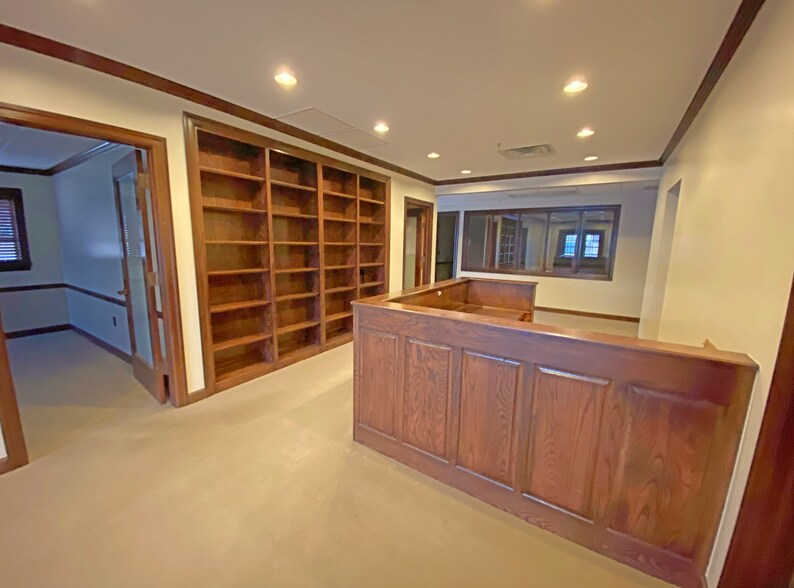 More Photos Of 6226 E 101st St, Tulsa Office For Sale